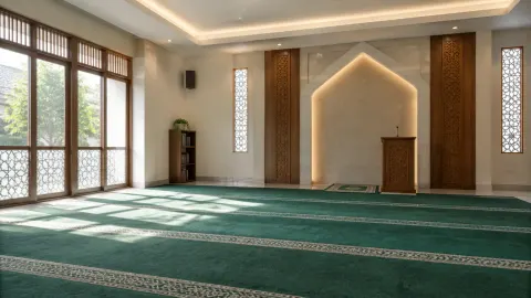 Ruang musala dengan cahaya dari jendela dan dinding depan
