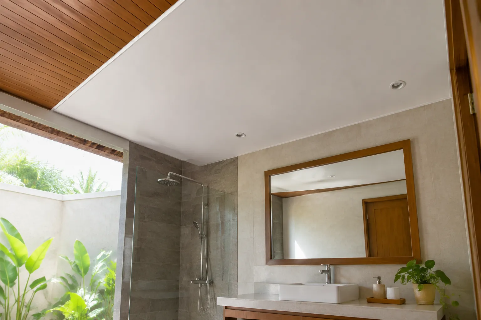 Plafon teras beratap di samping kamar mandi rumah
