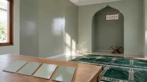 Mushola dengan dinding hijau dan sampel warna