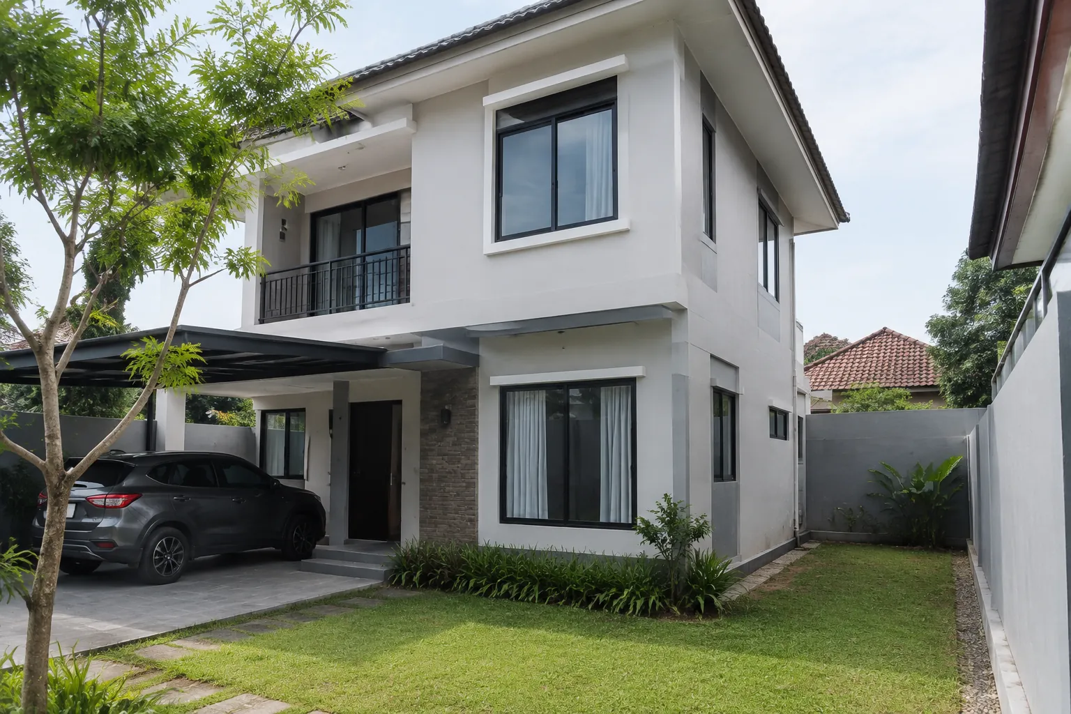 Keseluruhan rumah.