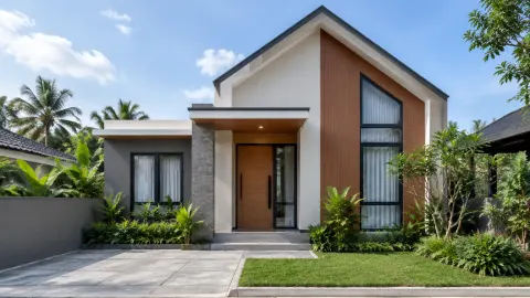 Fasad rumah dengan dinding terang, bidang kayu, dan atap miring