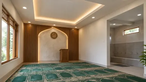 Mushola dengan lampu tepi plafon dan dinding mihrab