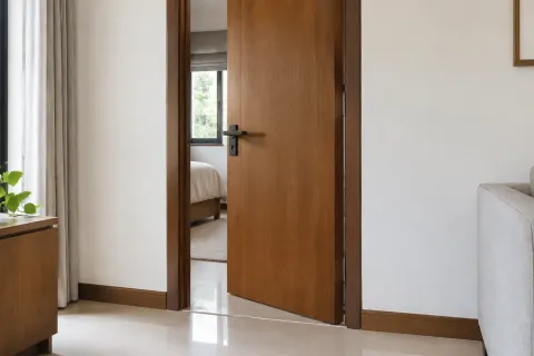 Pintu biasa.