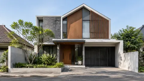 Fasad rumah dua lantai dengan kayu dan beton