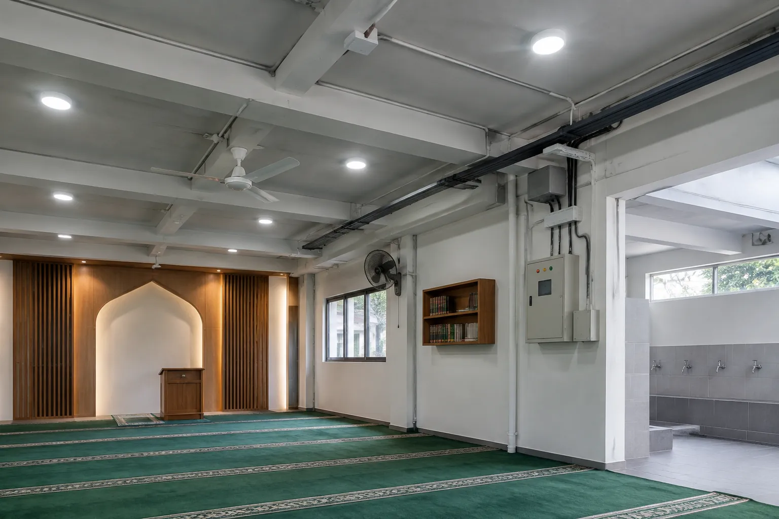 Rangka plafon dan deretan lampu pada mushola