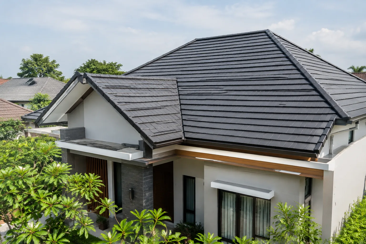 Atap rumah memperlihatkan bidang miring, bubungan dan pertemuan sudut