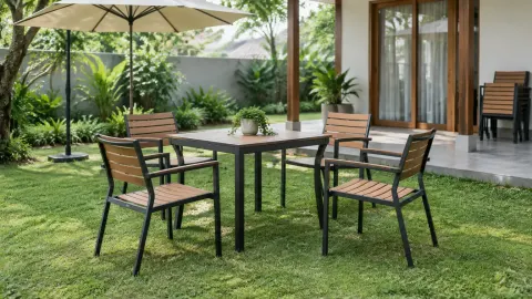 Meja makan dan kursi luar ruangan di taman