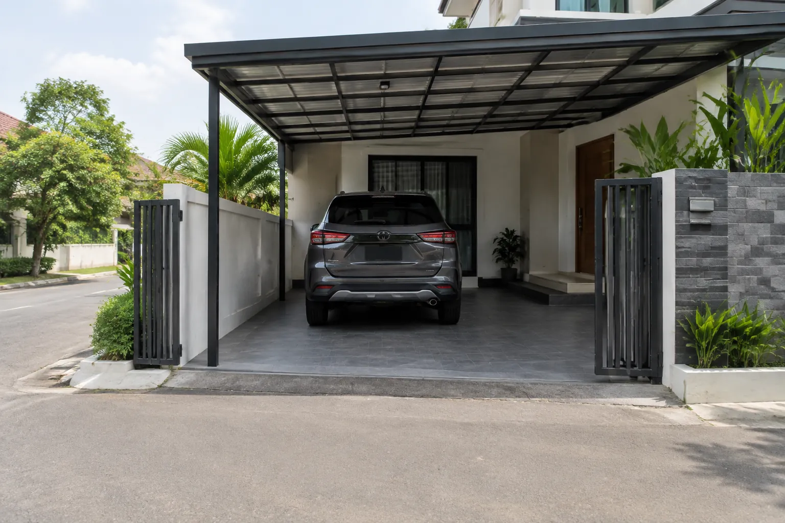 Gerbang terbuka.