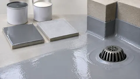 Lapisan waterproofing pada lantai dekat saluran
