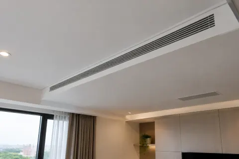 Kisi udara pada plafon tampak rapi.