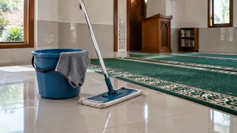 Peralatan pel dan ember di batas lantai ruang musala