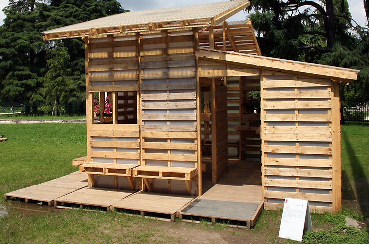 desain rumah unik dari kayu palet