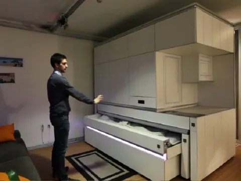 Video Eksklusif: Transformasi Ruangan Kecil dengan Lemari Ajaib MIT yang Menyimpan 10 Furnitur