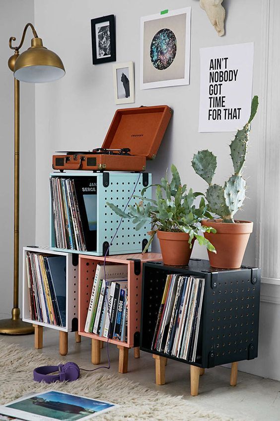 rak unik gaya retro