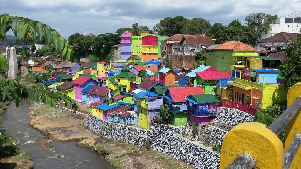 desain rumah warna warni