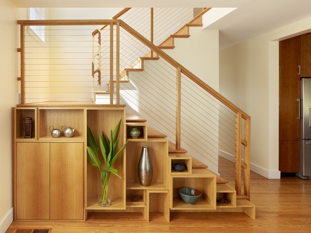 ide desain interior yang unik dan menarik; tempat penyimpanan di bawah tangga