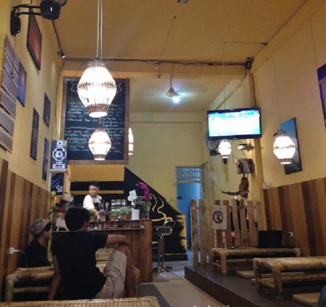 desain warung kopi lesehan
