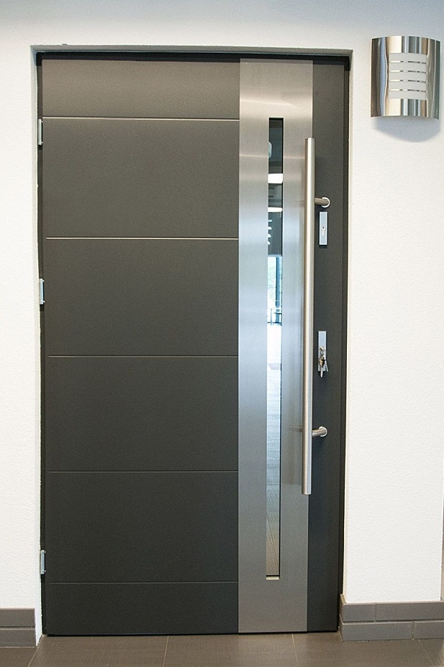 pintu baja