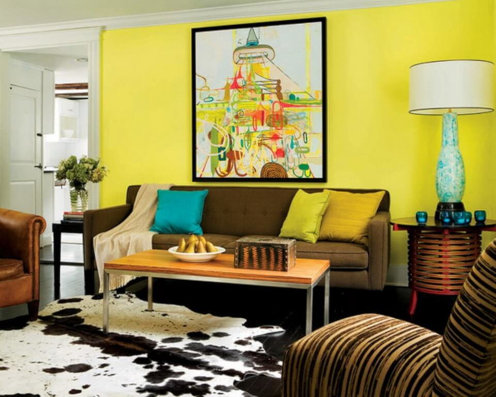 interior rumah dengan aksen warna kuning