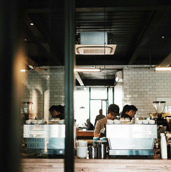 Desain Kedai Kopi Gaya Industrial 2