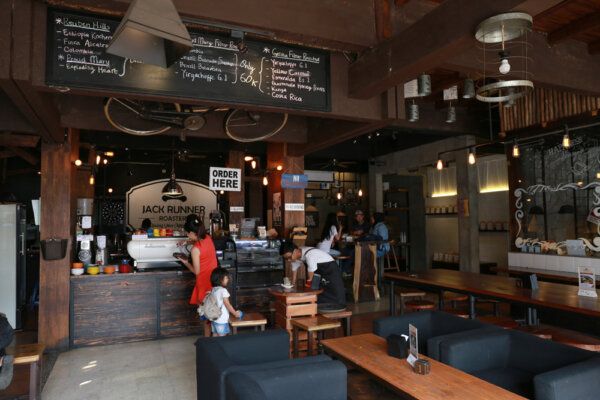 Desain Kedai Kopi Gaya Industrial 3
