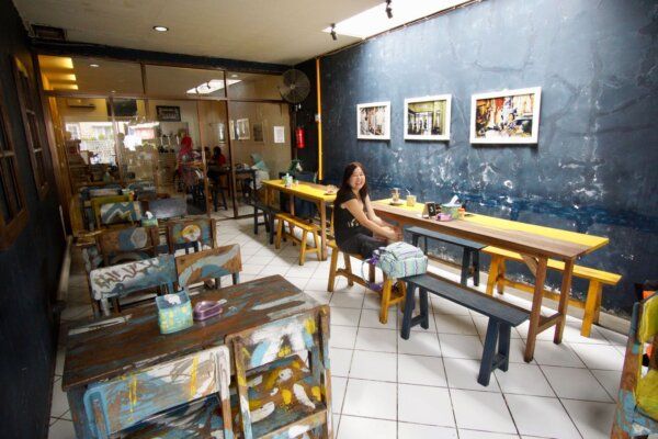 Desain Warung Kopi Imah Babaturan Gaya Vintage