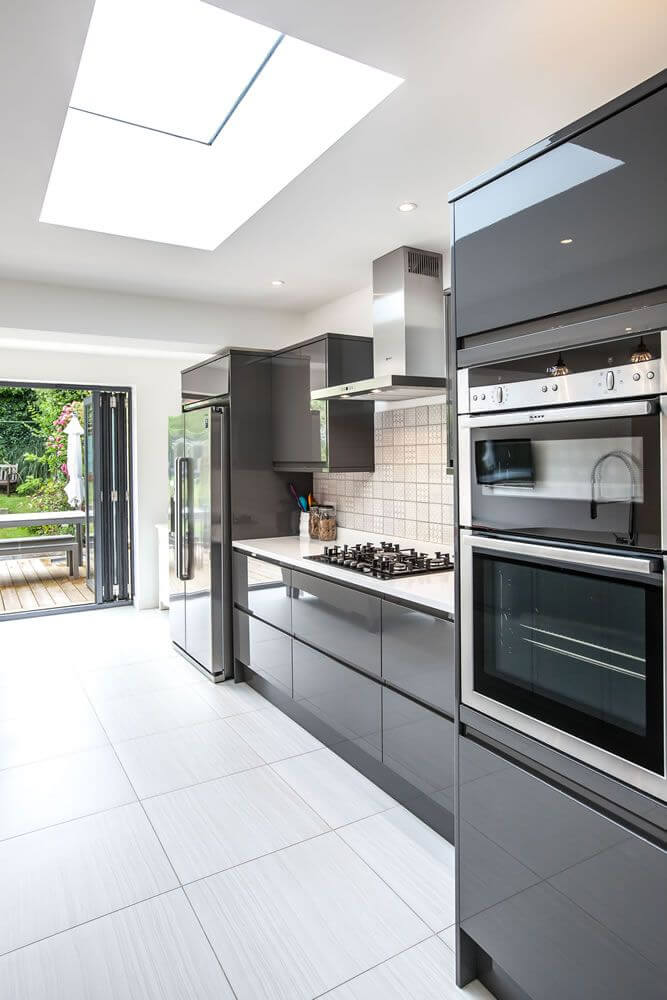 meja dapur minimalis abu-abu glossy