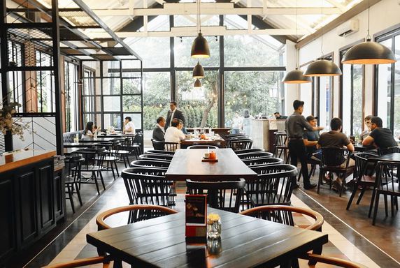 saka bistro and bar