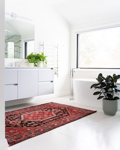 Tips memilih karpet: ruangan-warna-putih