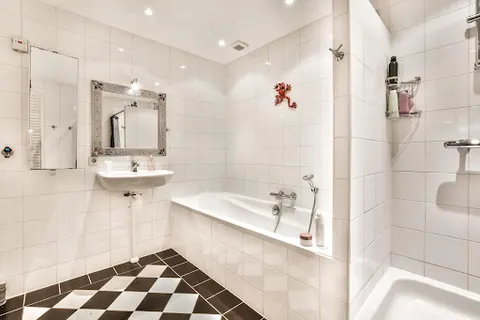 Ubin Lantai Kamar Mandi