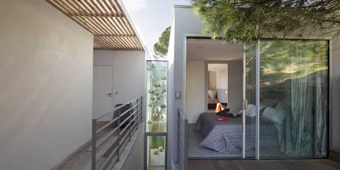 19 Model Pintu Geser Kaca Terbaru Untuk Rumah Modern dan Klasik