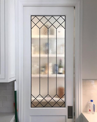 Pintu-kaca-dekoratif-pada-dapur-rumah