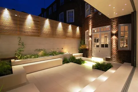 Rumah Mewah dengan Lampu Halogen