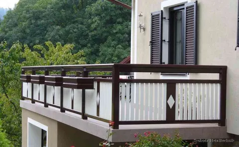 Pagar Balkon Minimalis: Desain yang Sesuai dengan Tren Hunian Masa Kini