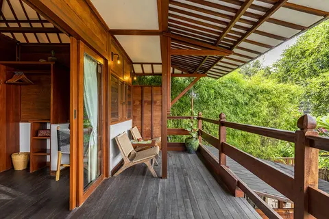 Teras Rumah Kayu