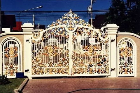 8 Ide Desain Pagar Rumah 2 Pintu yang Pastinya Menginspirasi