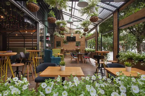 Desain Warung Kopi di Teras Rumah: Tips dan Tantangannya