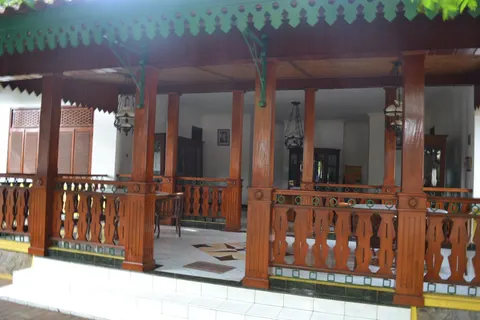 Pagar Rumah Betawi: Sejarah, Keunikan, dan Tantangannya
