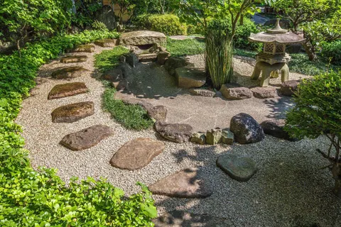8 Hal yang Perlu diPerhatikan dalam Desain Taman Kering Outdoor