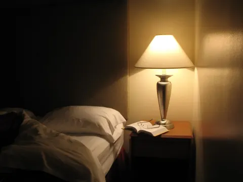 Desain Pencahayaan Malam Hari di Kamar Tidur: Rahasia Tidur Lebih Nyenyak Lewat Tata Cahaya