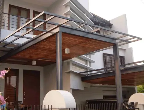 Kanopi Kombinasi Kayu dan Besi untuk Carport: Sentuhan Estetik yang Hangat dan Tahan Cuaca