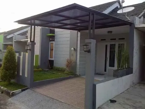 Lantai Carport yang Menyatu dengan Teras Depan Rumah