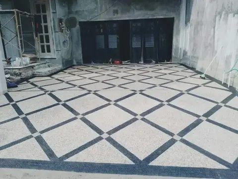 Pola Garis Parkir pada Lantai Carport Rumah Minimalis