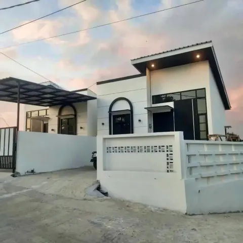 Pagar Rumah untuk Lahan Berkontur yang Tetap Rapi dan Aman