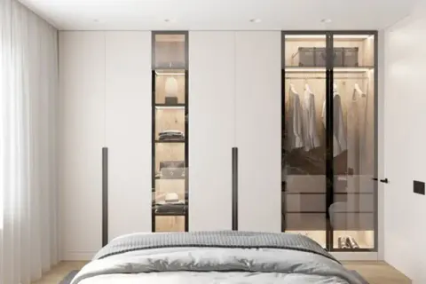 Desain Kamar Tidur Minimalis dengan Lemari Built-in Satu Dinding Penuh