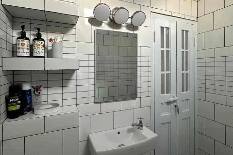 Desain Kamar Mandi Tanpa Jendela
