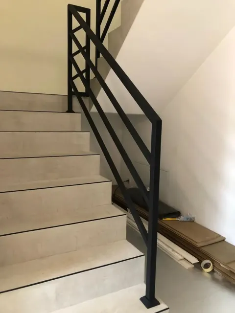 Pegangan Tangga Besi Minimalis