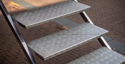 harga anak tangga besi plat