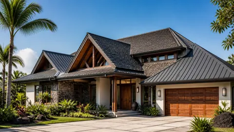 Rumah dengan perpaduan atap genteng dan lembaran logam di antara pepohonan