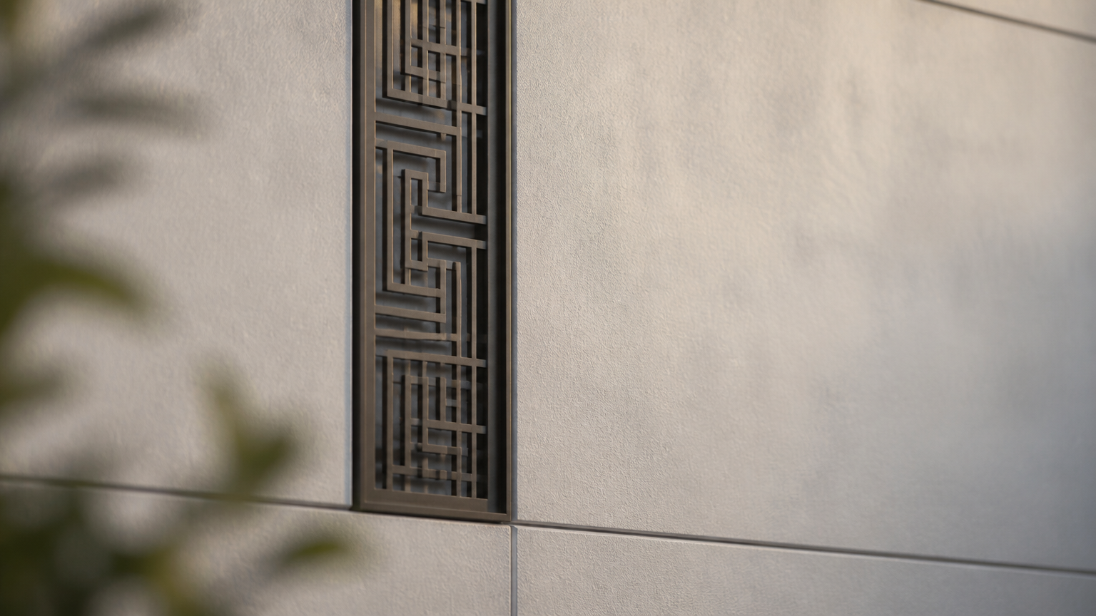 Detail panel dekoratif bermotif geometris pada dinding fasad